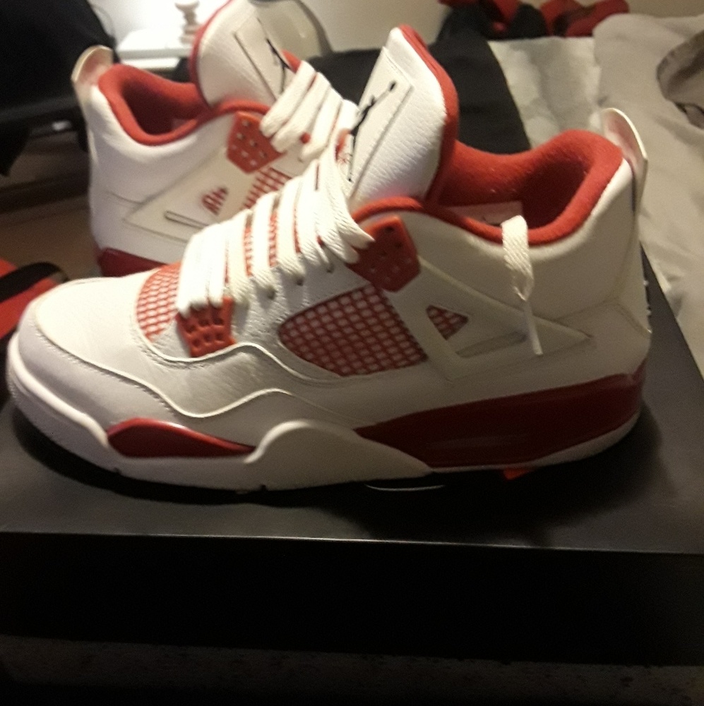 DEADSTOCK Jordan 4 Retro (Alternate 89s)